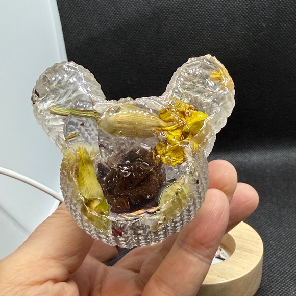 Elegant Resin Moody Bear Figurine - Cream and Brown - Picture 7 of 8